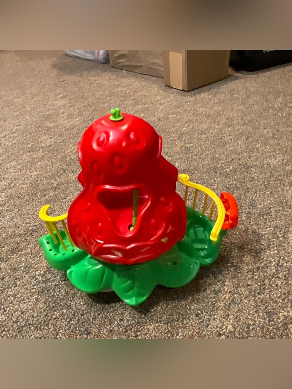 Vintage STRAWBERRY SHORTCAKE BIG BERRY TROLLEY missing parts